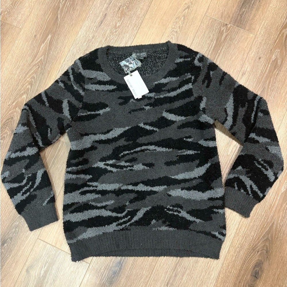 NWT! Barefoot Dreams Carbon Camo cozy seaside crew neck pullover sweater Medium